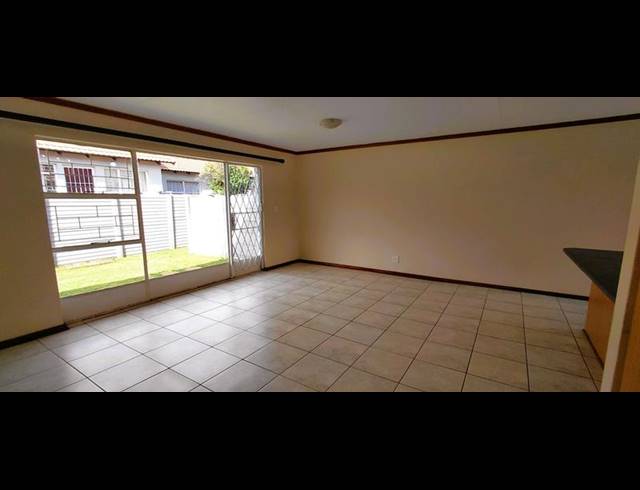 2 BEDROOM TOWNHOUSE FOR SALE IN LANGENHOVENPARK